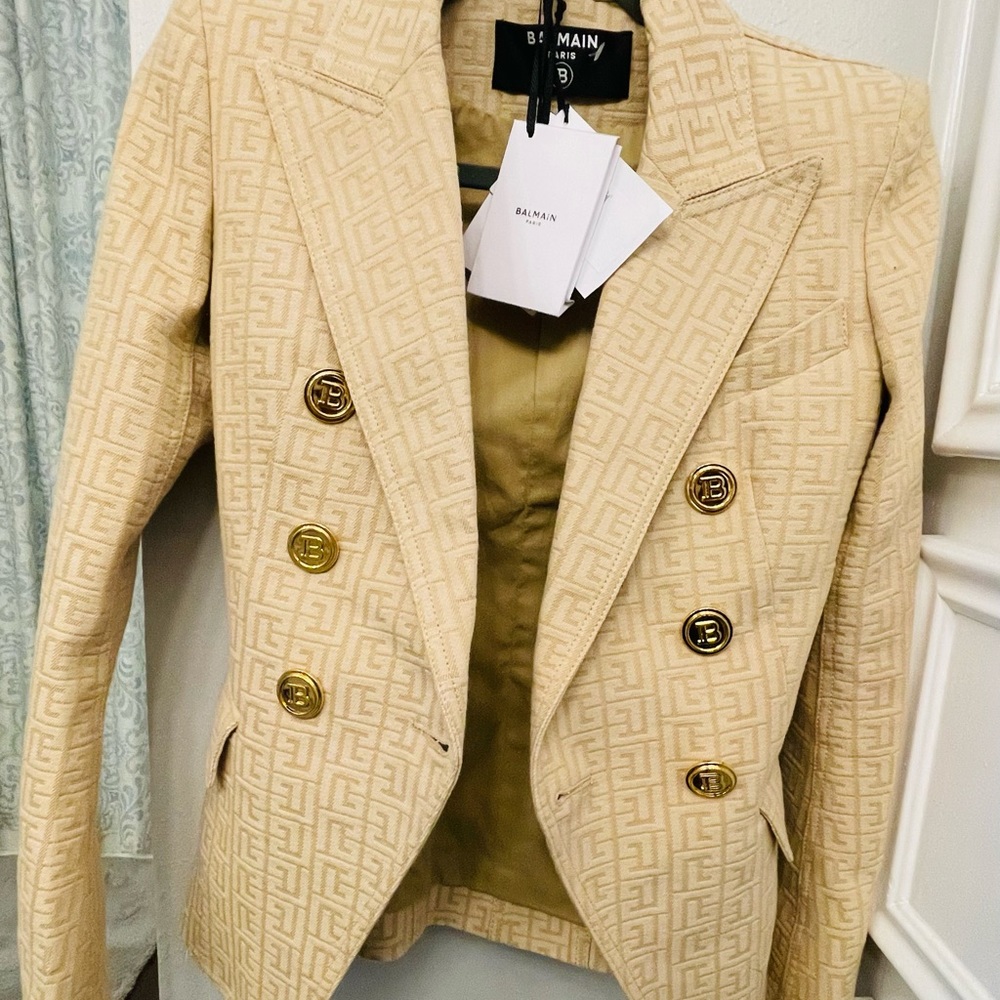 NWT BALMAIN BEIGE LOGO BLAZER SIZE 34 SMALL